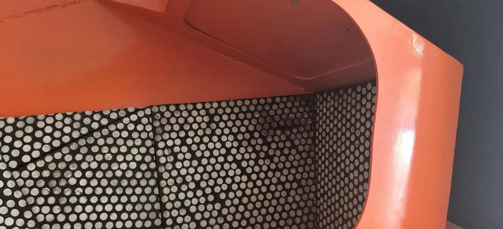 What are the advantages of using wear-resistant ceramic lining in chutes?